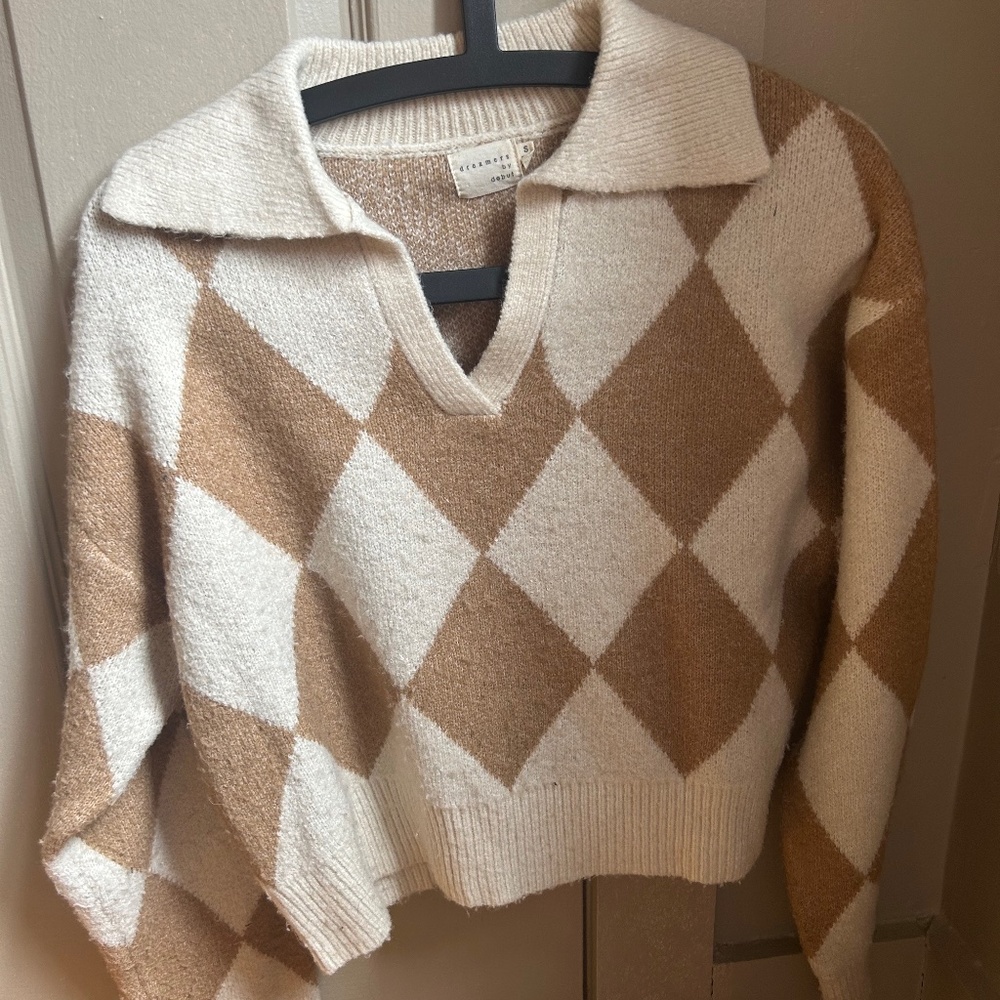 Sweater tan and white diamonds.